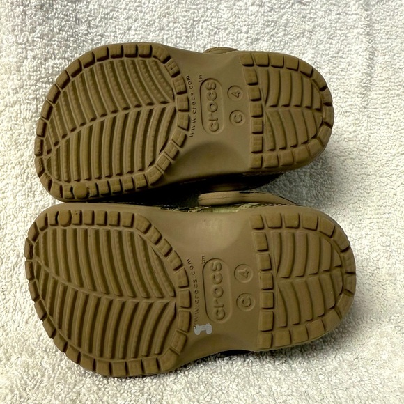 The Crocs Kids Toddler Size C 4 Baby Camo Slip On Clogs Unisex - Picture 8 of 9